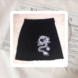 ♡ Black fitted skirt with white dragon print.